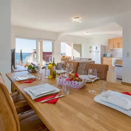 Apartment White House Penthouse Dramalj